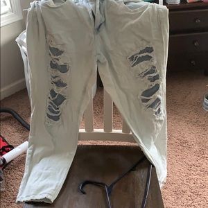 Boyfriend cut distressed ankle jean